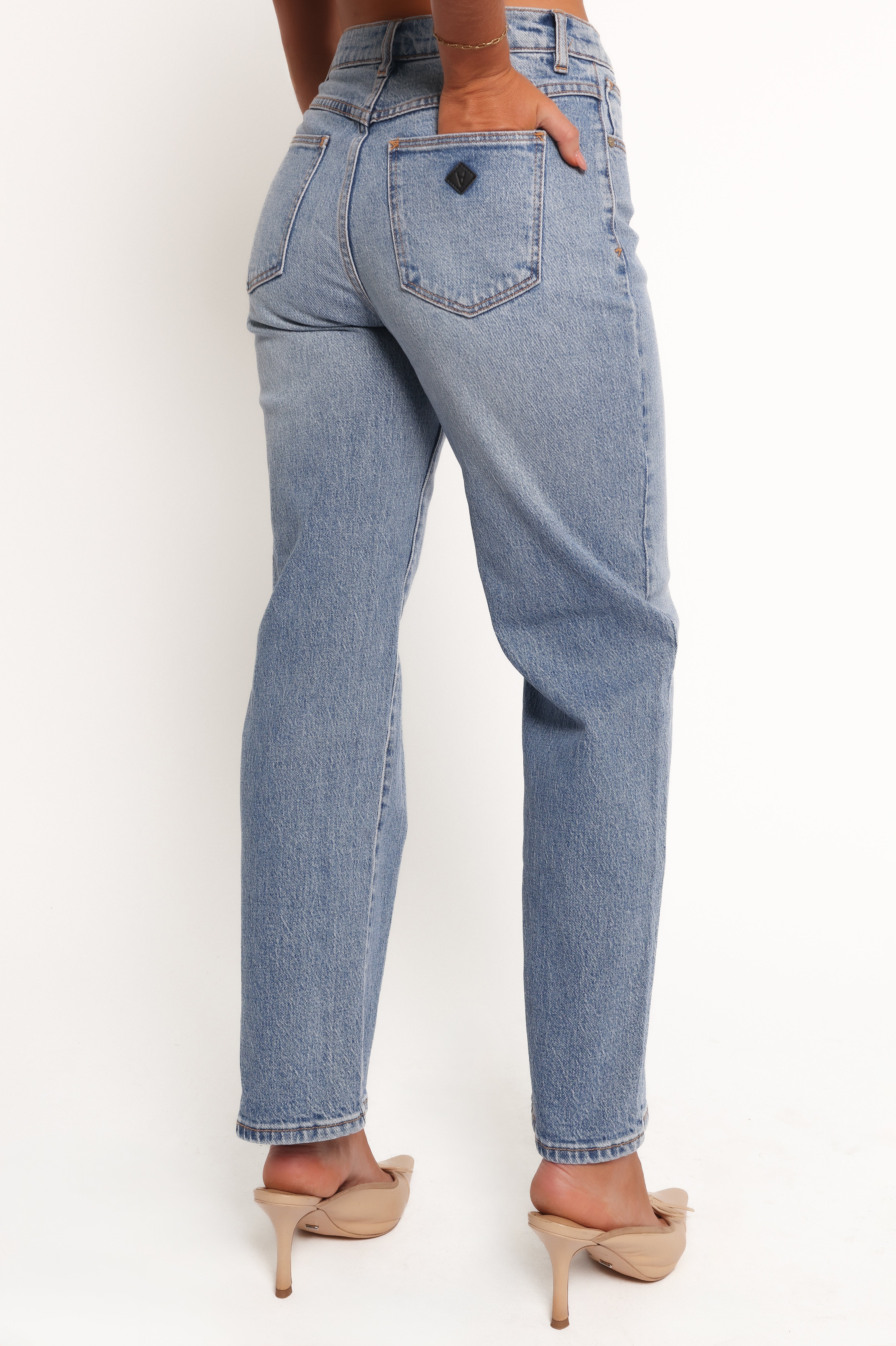 Abrand Mid Straight Jeans - Felicia